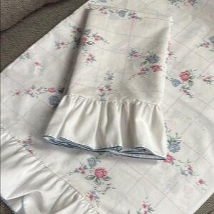 Vintage Floral Ruffled standard Pillowcase Set